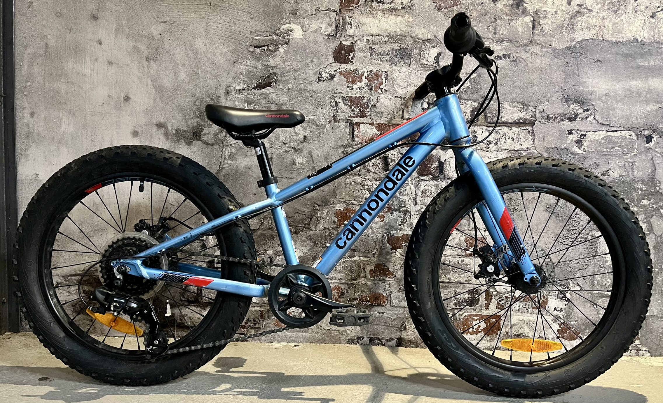 Barncykel Cannondale 20tum Blå Begagnad i gruppen CYKLAR / BEGAGNADE CYKLAR hos Sävedalens Cykel - 1956 (CBEG23)