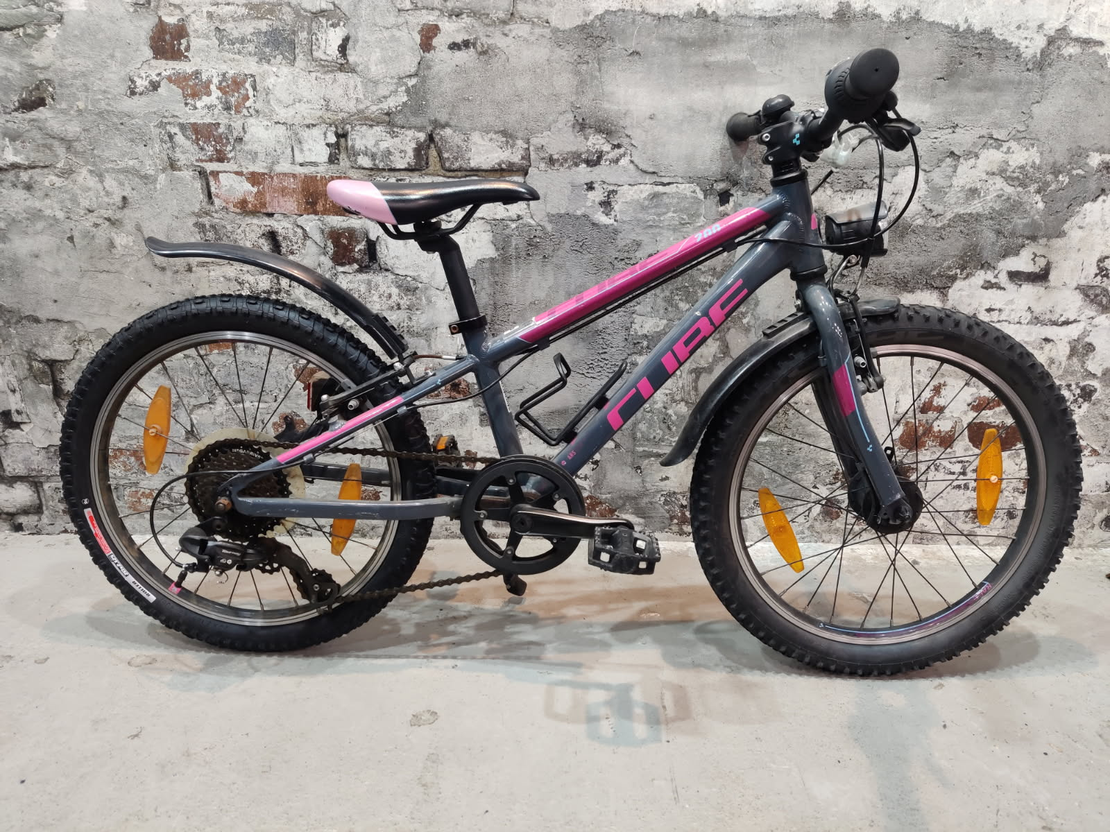 Barncykel CUBE 20tum Grå/Cerise Begagnad