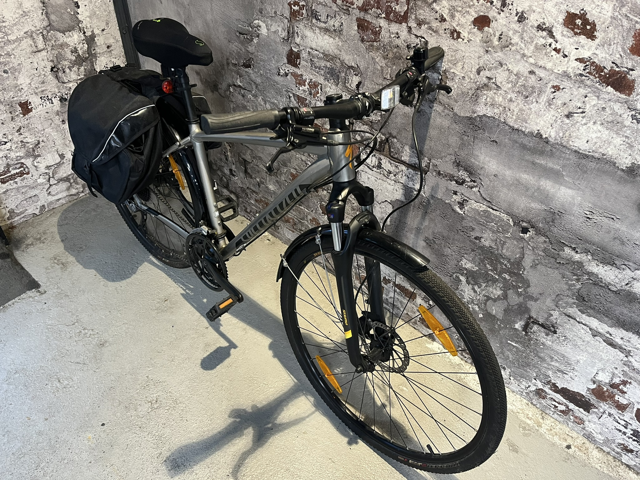 Hybrid cykel Specialized Crosstrial 28 tum Medium Begagnad